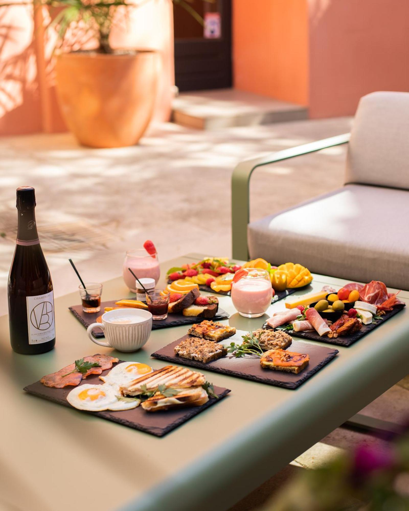 סן-פול-טרואה-שאטו Le Victoria Boutique Hotel מראה חיצוני תמונה